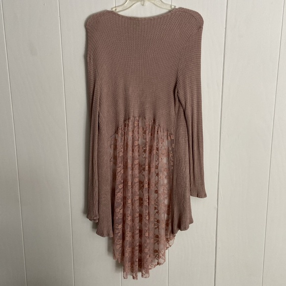 Mauve Waffle Knit and Lace Hi-Lo Cardigan - Picture 2 of 5